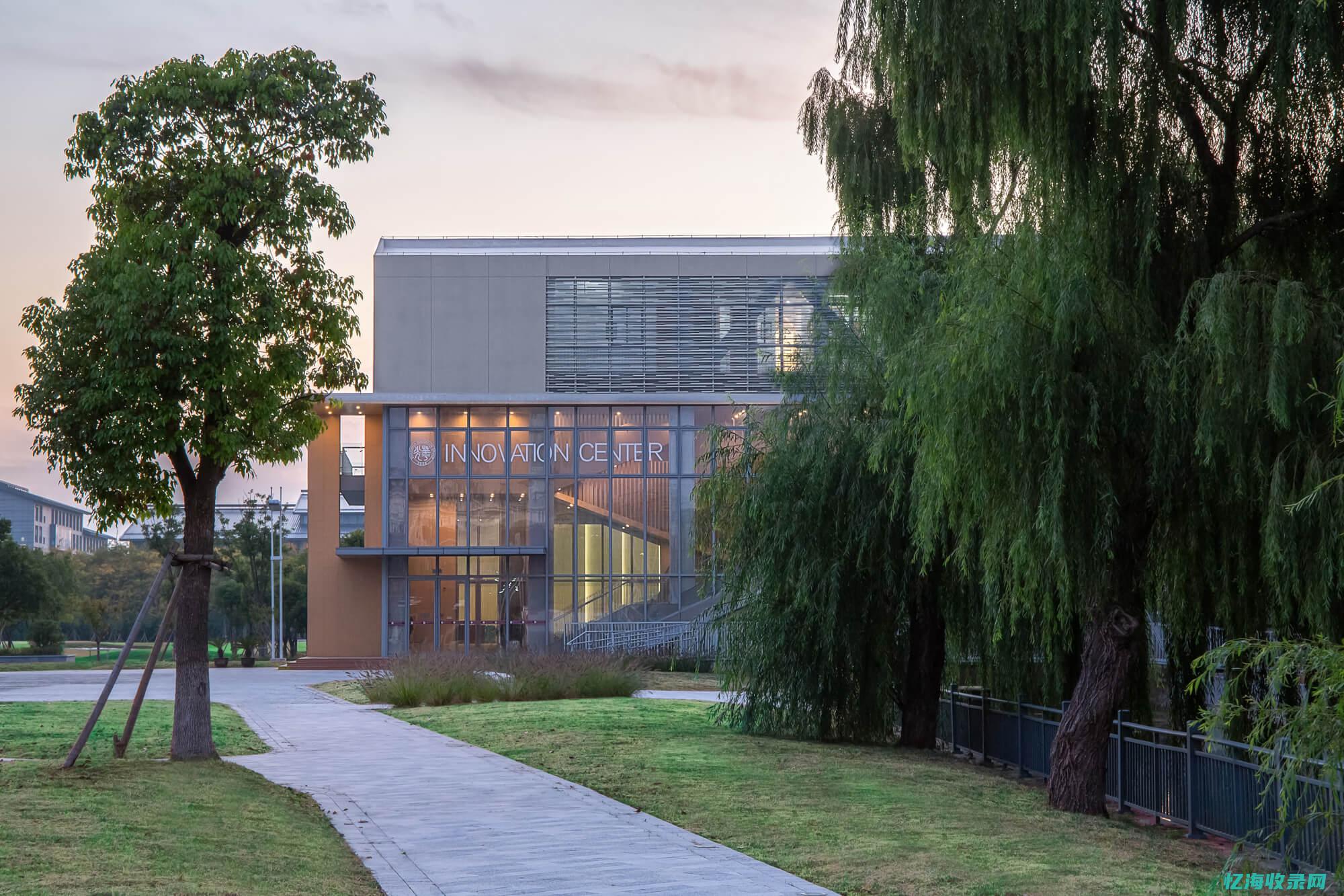 盐城外国语学院 (盐城外国语学校校长陈玉军)